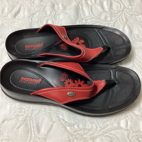 Aerosoft Red Sandal - Picture 2 of 6